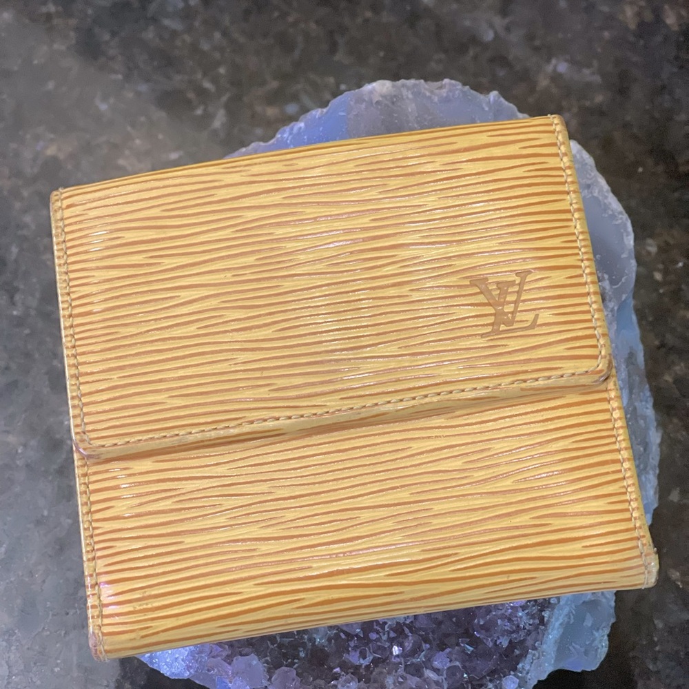 🤩🤩EUC Louis Vuitton LV Epi Elise tassil yellow compact wallet